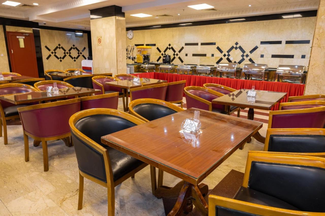 Three 888 Hotel Dubai Exterior foto