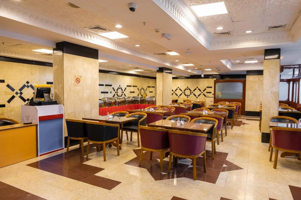 Three 888 Hotel Dubai Exterior foto